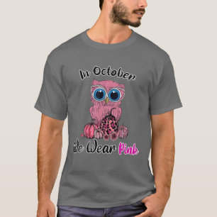 Brustkrebs-Bewusstsein im Oktober tragen wir rosa  T-Shirt