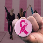 Brustkrebs-Bewusstsein Ribbon Feather<br><div class="desc">Das rosa Band ist zum universellen Symbol für Brustkrebs geworden,  indem sie das Bewusstsein schärft,  die Unterstützung leistet und Frauen solidarisch zusammenbringt.</div>