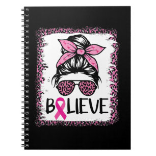 Brustkrebs-Bewusstseinswarter glauben, dass Messy  Notizblock