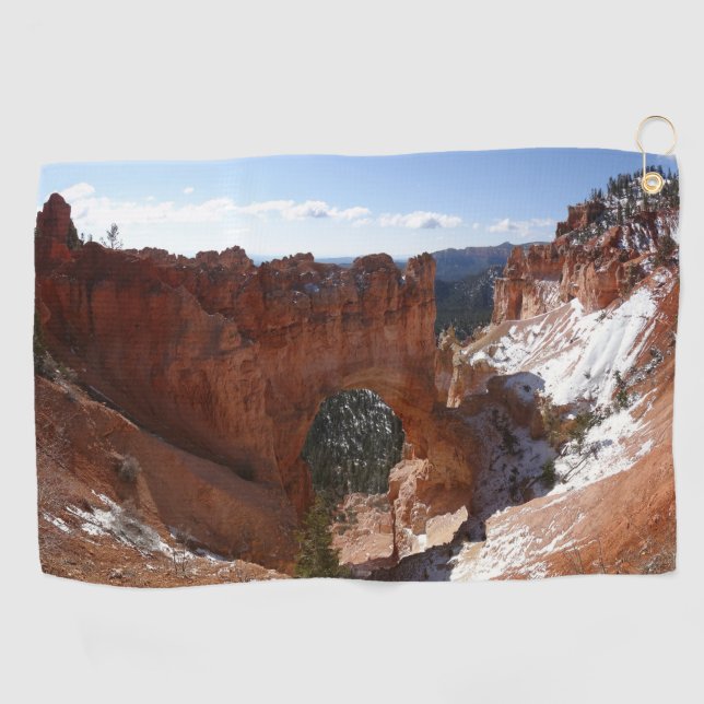 Bryce Canyon Natural Bridge Snowy Landscape Foto Golfhandtuch (Horizontal)