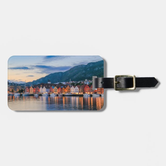 Bryggen Bergen Norway stylized Gepäckanhänger (Vorderseite horizontal)