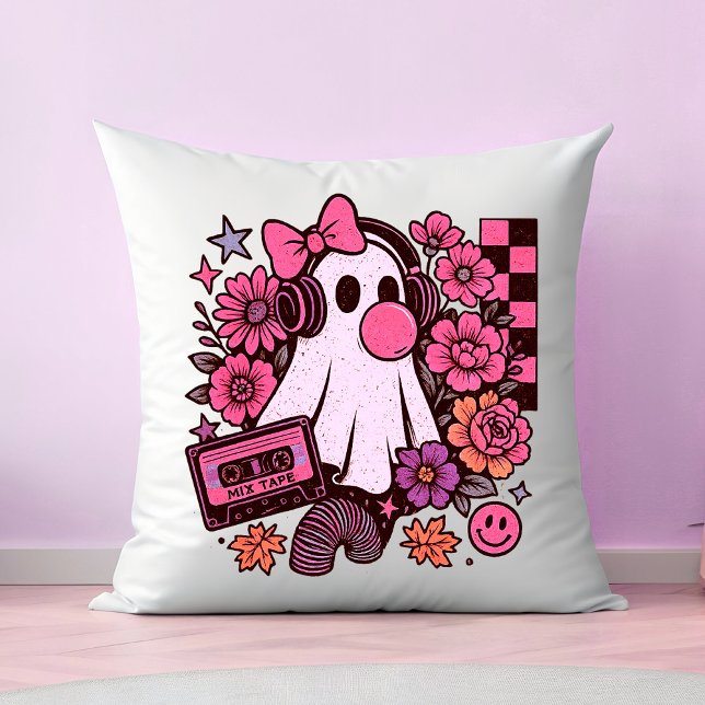 Bubblegum ästhetisches Retro Ghost Girl Halloween Kissen (This ghost girl design mixes 90s aesthetic nostalgia with playful Halloween charm.)
