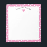 Bubblegum Pink Heart & Dots Niedlich Girly Notizblock<br><div class="desc">Dieses Design bietet Platz für einen Namen in einer hübschen Kurve über einer einfachen Herzgrafik auf einem rosa Hintergrund mit winzigen weißen Punkten. Klicken Sie auf die Schaltfläche Anpassen, wenn Sie die Bilder verschieben/skalieren und den Text weiter verändern möchten! Variationen dieses Designs, zusätzliche Farben sowie koordinierende Produkte sind in unserem...</div>