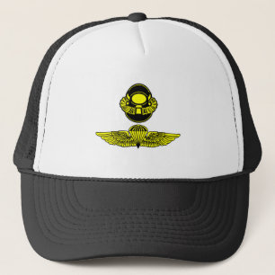 Bubblehead Sturzhelm u. Jumpwings Truckerkappe