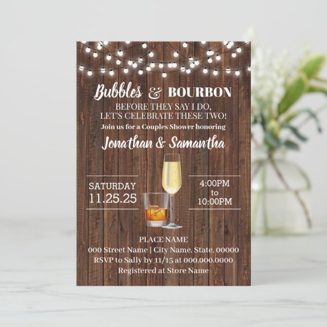 Bubbles & Bourbon bevor ich rustikale Hochzeit mac Einladung (Stehend Vorderseite)