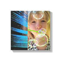 BUBBLES UND PEACOCK FEATHERS