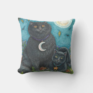 BUBO UND PYEWACKET, SCHWARZE KATZEN WERFEN KISSEN