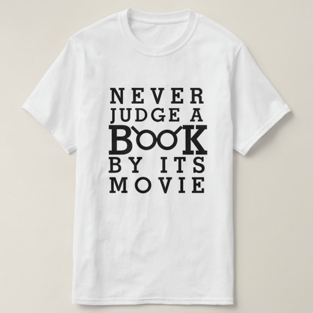 Buch-Liebhaber beurteilen nie ein Buch durch T-Shirt (Design vorne)