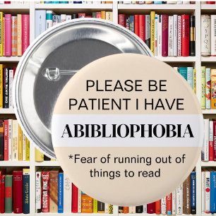 Buch "mad Abibliophobia bookwore" mit Büchern Button