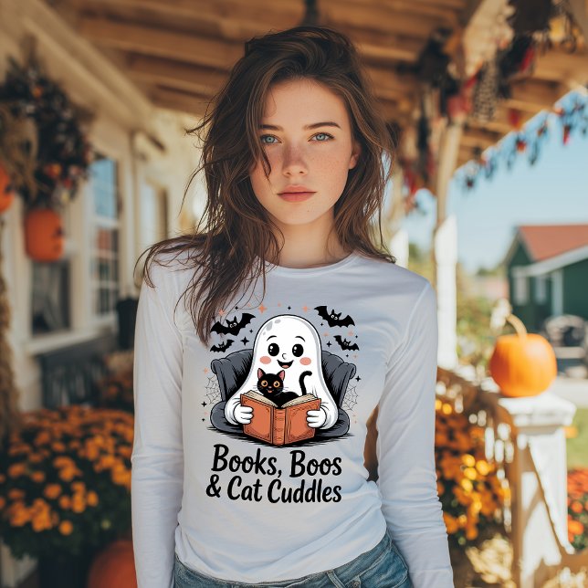 Bücher, Bücher und Katzenkuppen Halloween Tri-Blend Shirt (Von Creator hochgeladen)