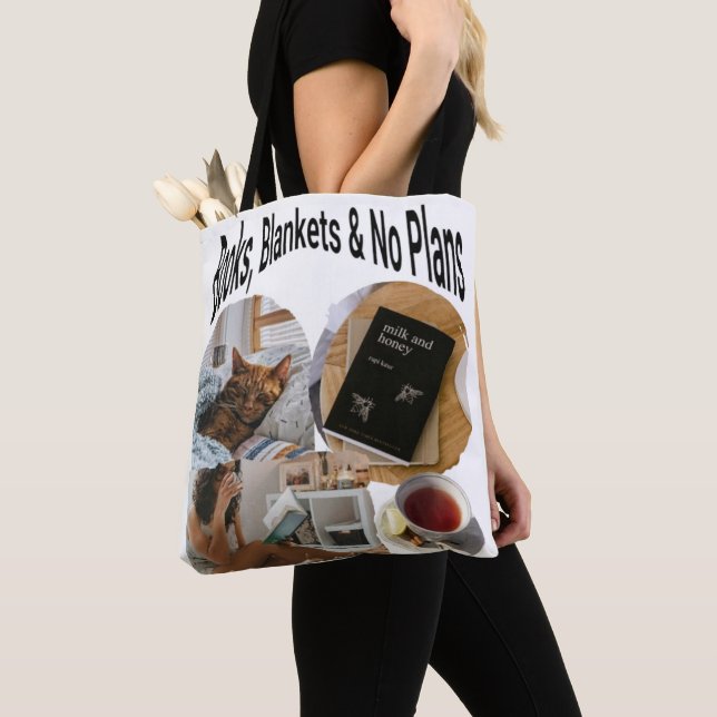 Bücher, Decken und keine Pläne für die Tasche (Von Nahem)