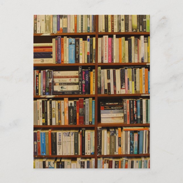 Bücher in der Bibliothek Postkarte (Vorderseite)