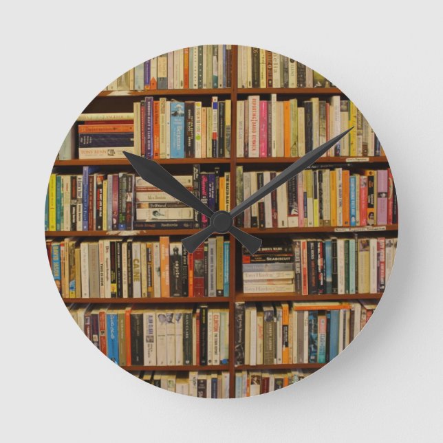 Bücher in der Bibliothek Runde Wanduhr (Vorderseite)