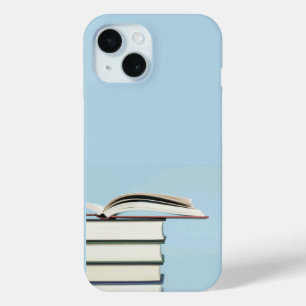 Bücher in einem Pile Phone Case