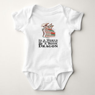 Bücher - In einer Welt der Bücherwürmer sei ein Bu Baby Strampler