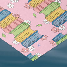 Bücher - Stapel und Blume - rosa Gewebe