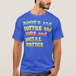 Bücher und Kaffee und Hunde und soziale Justiz Ret T-Shirt