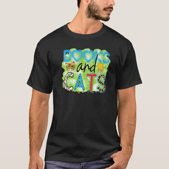 Bücher und Katzen Grafik Patchwork Katze T-Shirt (Vorderseite)