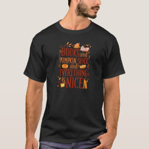 Bücher und Pumpkin Gewürze alles schöne Lesen Lüft T-Shirt