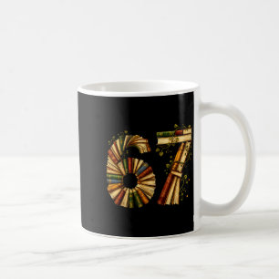 Bücherliebhaber liest buchlastigen Buchclub-Biblio Kaffeetasse