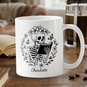 Bücherliebhaber liest Skelett Schwarz-Weiß  Kaffeetasse
