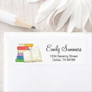 Bücherstapel und Buch