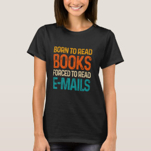 Bücherwurm, geboren um Bücher zu lesen, gezwungen  T-Shirt