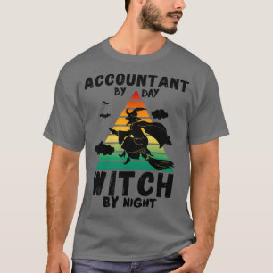 Buchhalter bei Tag Hexe bei Nacht lustig halloween T-Shirt
