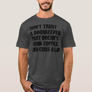 Buchhalter, der Kaffee trinkt, kocht viel T-Shirt