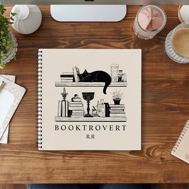 Buchliebhaber-Couch-Bücherregal-Booktrovert-Monogr Notizbuch (Von Creator hochgeladen)
