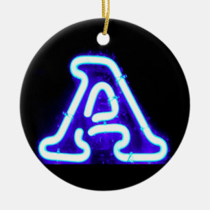 Buchstabe "A" in Neon Blue Keramikornament