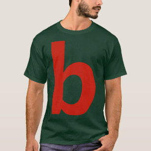 Buchstabe b in der minimalen Typografie des roten  T-Shirt