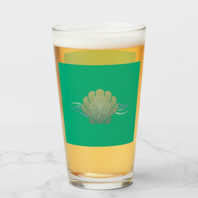 Buchstabe B Shamrock grünes Bierglas - St. Patrick Glas (Vorne (Gefüllt))