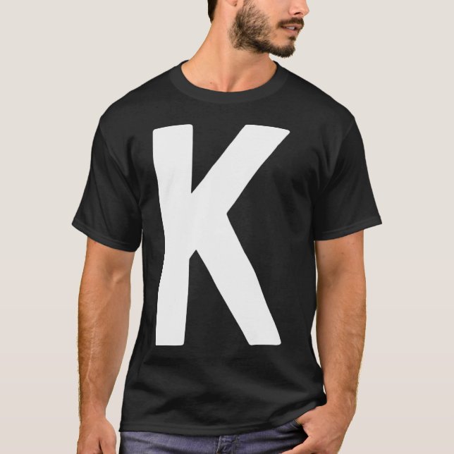 Buchstabe K groß und fett weiß T-Shirt (Vorderseite)