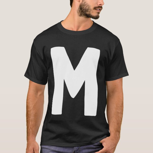Buchstabe M groß und fett weiß T-Shirt (Vorderseite)