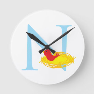 Buchstabe N Anfangszeit Runde Wanduhr