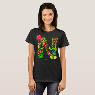 Buchstabe N im T - Shirt Blume