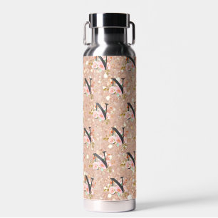 Buchstabe N Trinkflasche