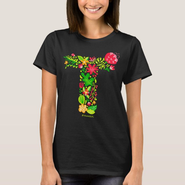Buchstabe T im T - Shirt Blume (Vorderseite)