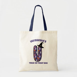 Buchstabe U mit Hexenhut und Name   Trick oder Tre Tragetasche