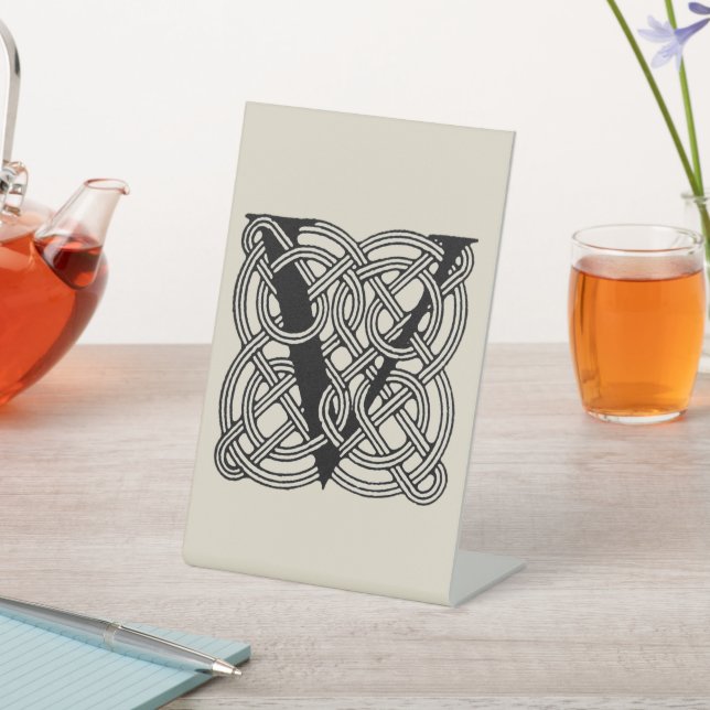 Buchstabe V Vintage Knotentonografie Sockelschild (In SItu)