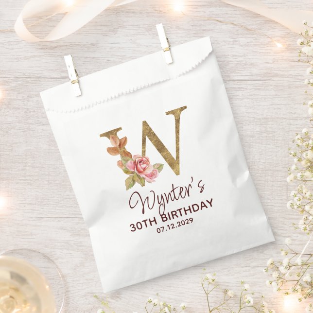 Buchstabe W Gold Monogramm Rosarote Rosen Geschenktütchen (Ausgeschnitten)