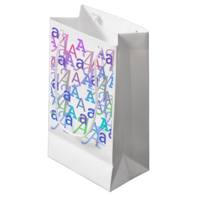 Buchstabenkonfetti "A" Kleine Geschenktüte (Vorderseite Schrägansicht)