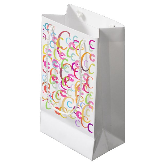 Buchstabenkonfetti "C" Kleine Geschenktüte (Vorderseite Schrägansicht)