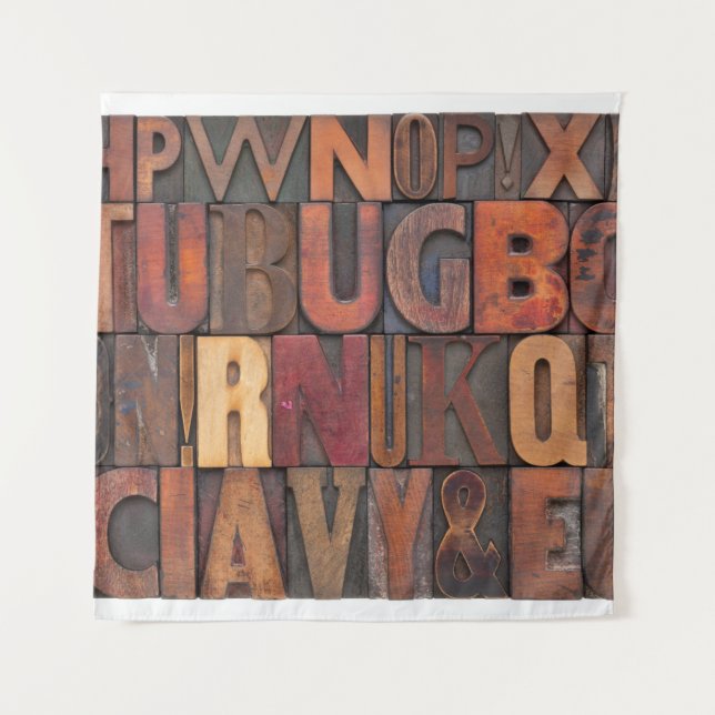 Buchstabenzufall - Vintages Buchstabenholz Wandteppich (Vorderseite)