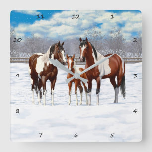 Bucht Pinto Paint Pferde im Winter Schnee Quadratische Wanduhr