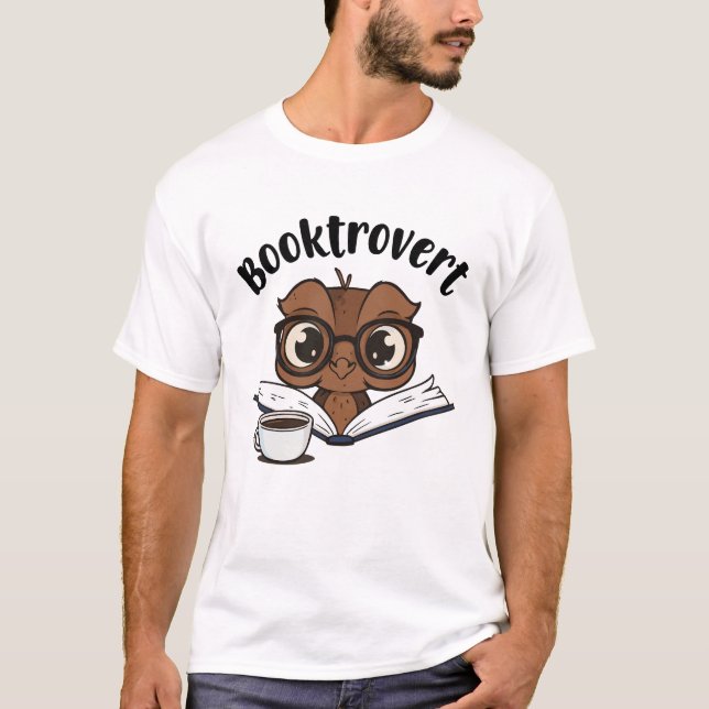 Buchtroverte Eule mit Buch und Kaffee T-Shirt (Vorderseite)