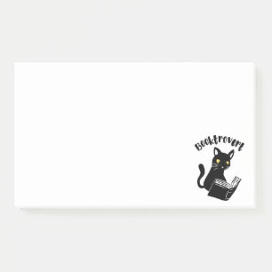 Buchtrovertekatze mit Buch Post-it Klebezettel