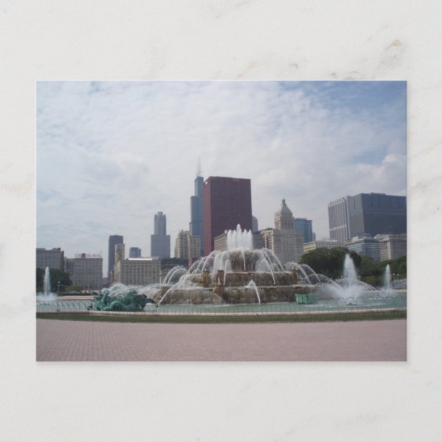 Buckingham Fountain und Chicago Skyline Postkarte (Vorderseite)