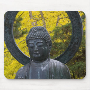 Buddha-Statue in den japanischen Gärten Golden Mousepad